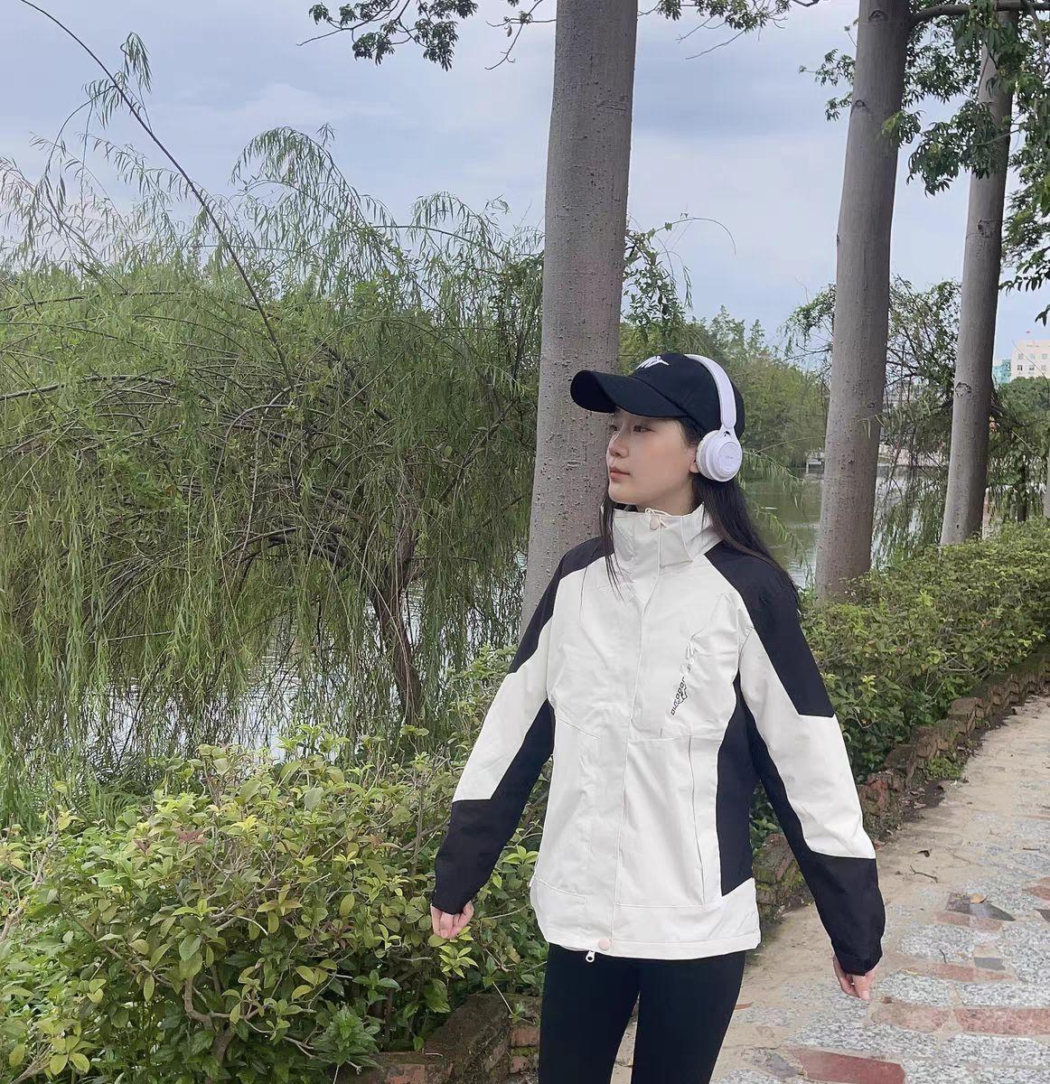 🔥冲锋衣界的“爱马仕”?查尔斯桃心防风防水撞色三合一冲锋衣,穿上就是冲锋衣界的小仙女!🌟